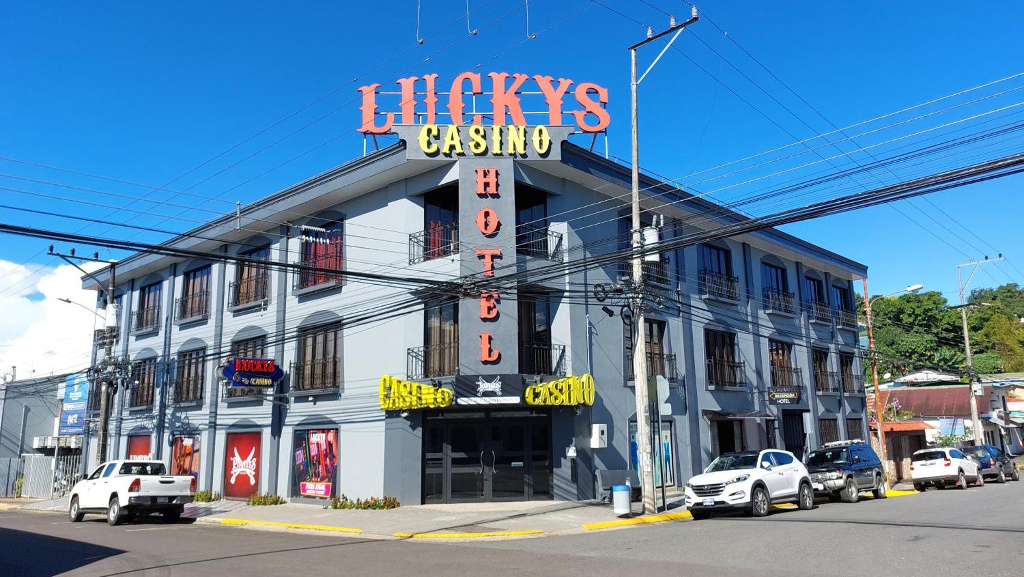 Hotel Luckys San Isidro De El General ภายนอก รูปภาพ