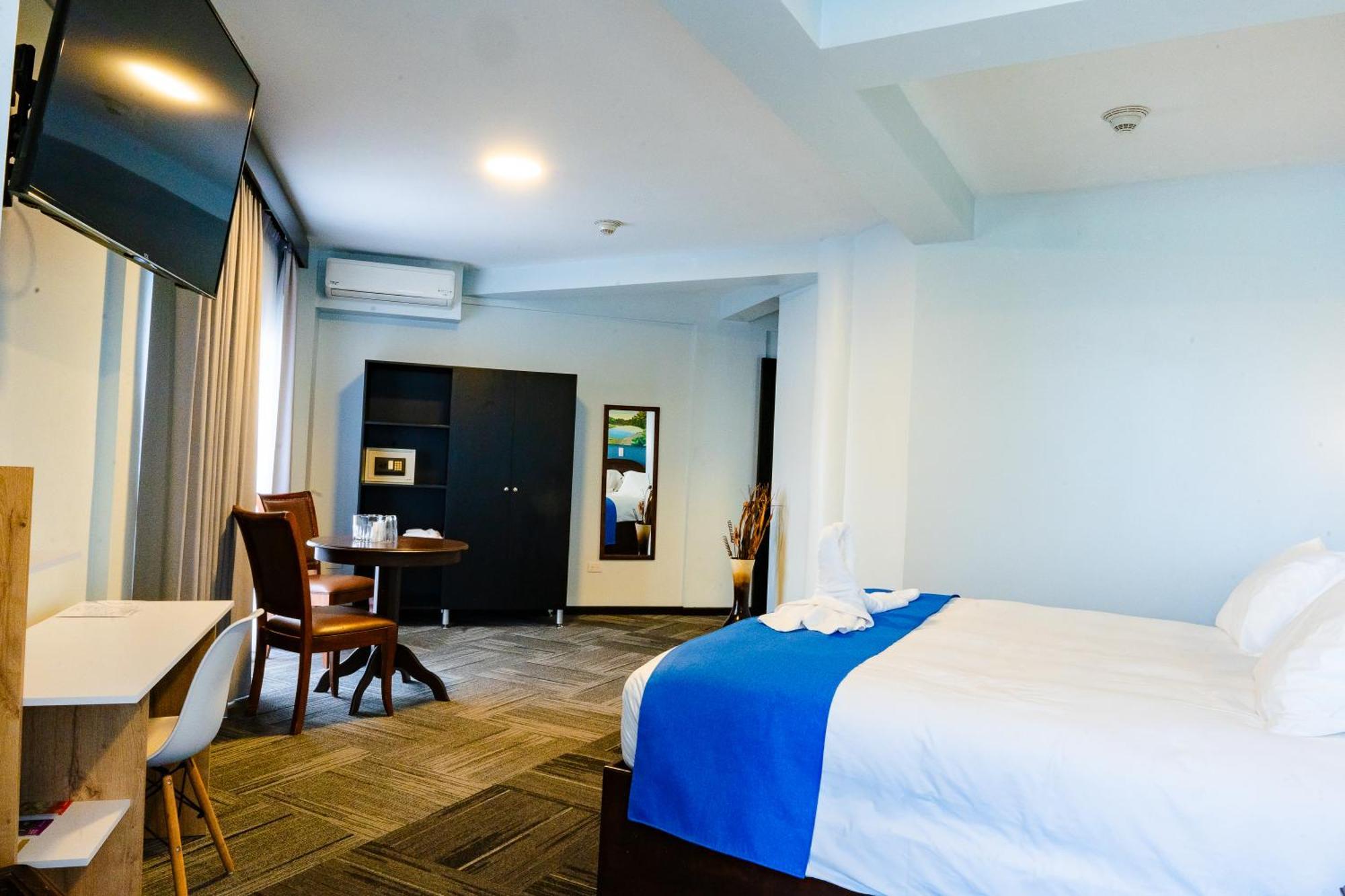 Hotel Luckys San Isidro De El General ภายนอก รูปภาพ